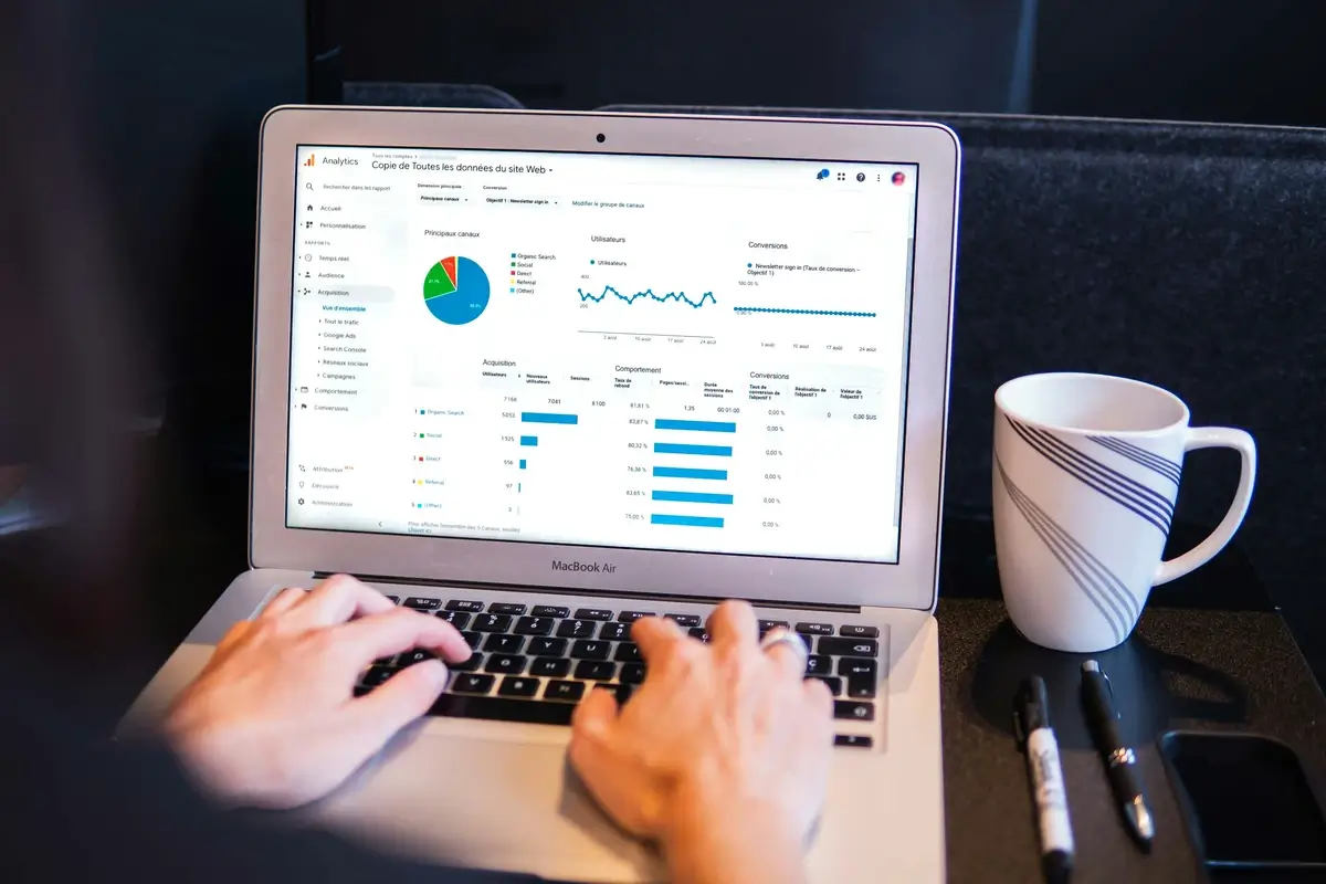 Widok analityki google analytics strony internetowej.